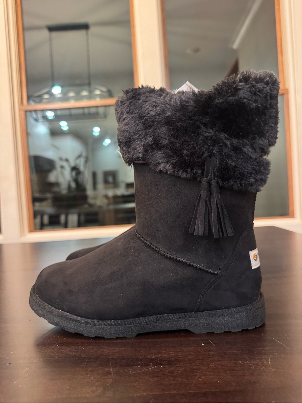 MAKALU California Black Suede W/Faux Fur Winter Boots - Size 5Y/6.5W